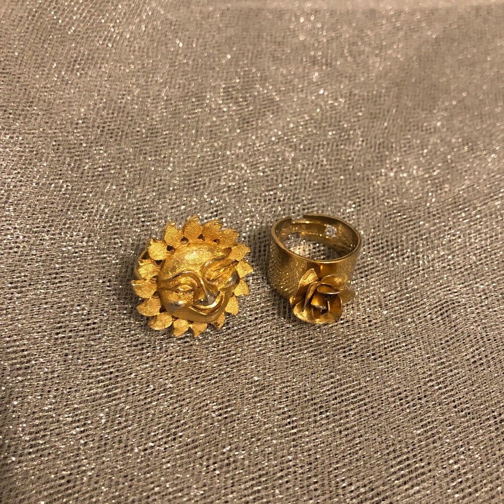 Costume jewelry gold tone rings 💛💛